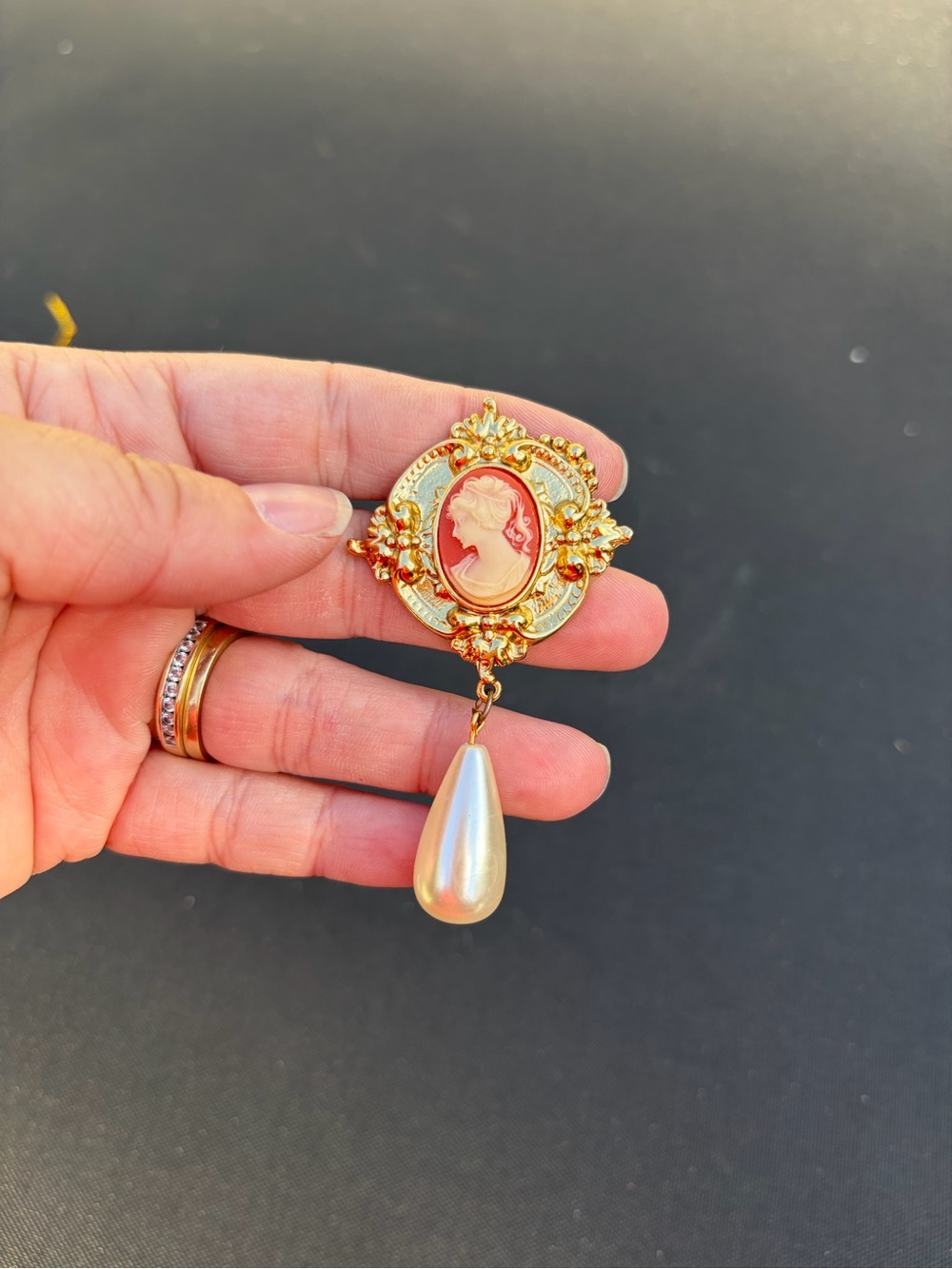 Gold Cameo Pendant Necklace with Pearl Drop - Elegant Vintage-Inspired Jewelry
